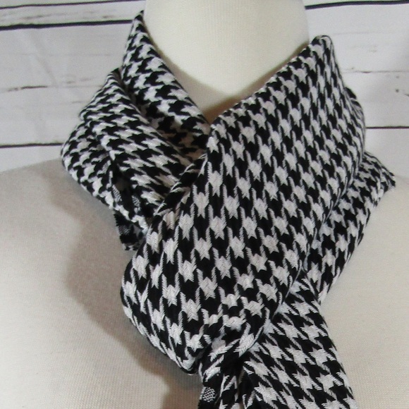 Houndstooth scarf - Picture 5 of 5
